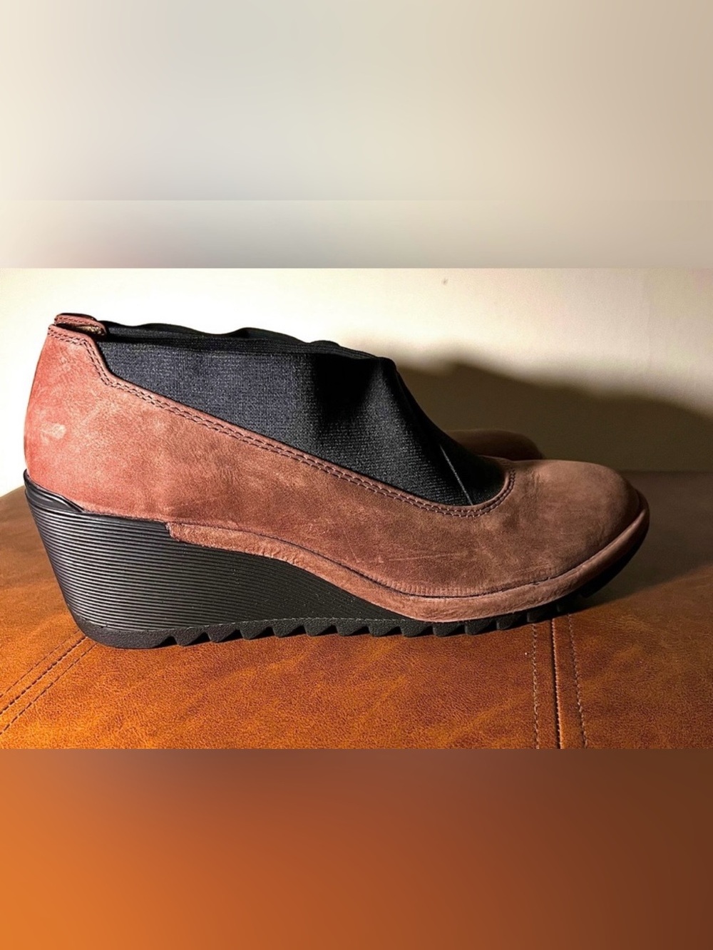 Comfortiva Ashford Suede Wedge Clogs Women’s Size 11M Brown Root Beer